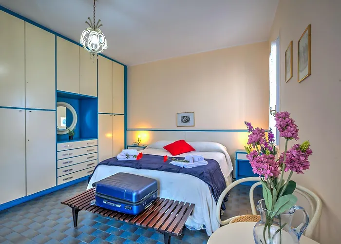 Nicoletta's View - Happy *